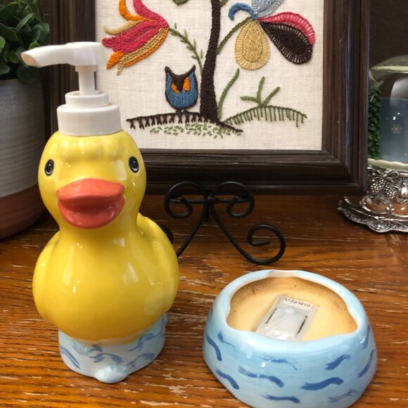 Yellow Rubber Duck Allure 1999 Soap Dispenser - Picture 3 of 5